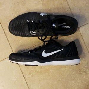 Nike flex supreme training shoes